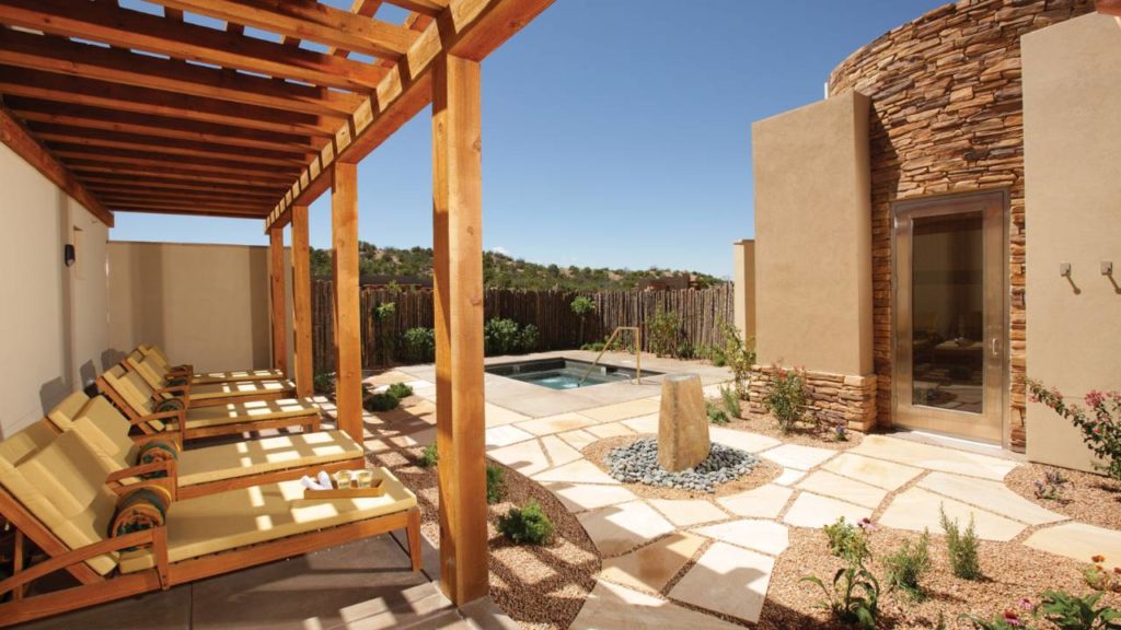 Four Seasons Santa Fe is an ultra luxurious property to languish in. The convenient location, included Mercedes convertible, excellent food, extra special spa, and fabulous pool make this a good value as well as a decadent southwestern oasis. Four Seasons Santa Fa Hotel Review, Where to stay in Santa Fe New Mexico, Best hotels in New Mexico, Luxury Hotel Santa Fe