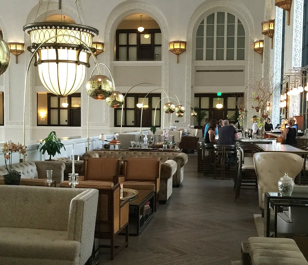 The Cooper Lounge in Denver Union Station is one of my favorite cocktail bars in the world. It takes me back in time with a spectacular atmosphere, great craft cocktails and other local delicacies. A must for any Denver trip. Where to go in Denver, where to eat in Denver, Best things to do in Denver Colorado. 