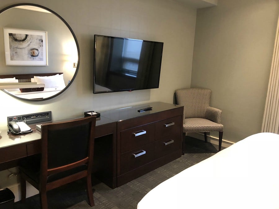 The St. Regis Hotel Vancouver is a luxurious hotel in a convenient location for business travelers and people looking for easy access to what the city has to offer. Where to stay in Vancouver BC, Best hotels in Vancouver BC, things to do in Vancouver