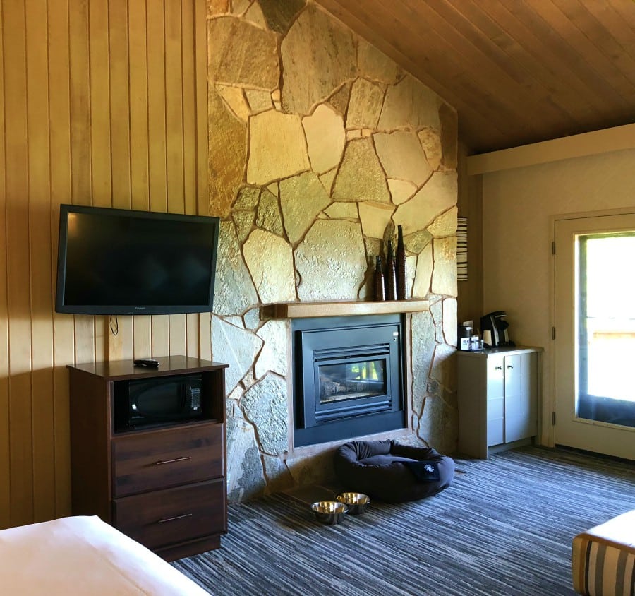 Hotel Review: Salishan Resort is a luxury resort on the Oregon Coast near Lincoln City. It's a family friendly, dog friendly resort that offers a quintessential Pacific Northwest experience. Where to stay on the Oregon Coast. Luxury Hotel Oregon Coast. Luxury resort Oregon Coast. 